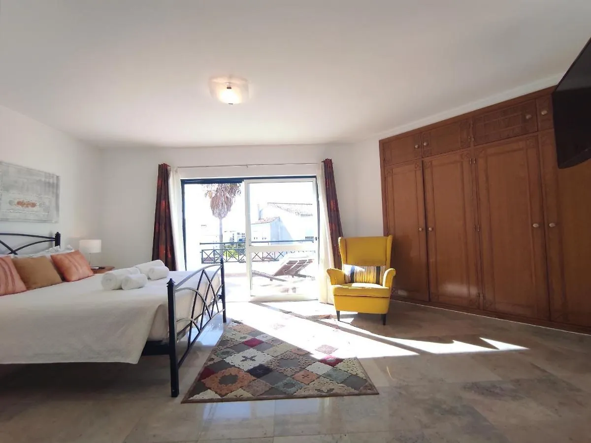 Vila Magna Near The Strip With Bbq, Ac, Balcony, Parking, 4 Tvs And Free Wifi 알부페이라 0*,  포르투갈