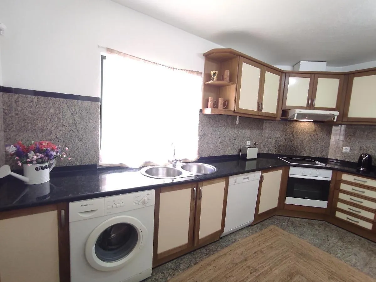 빌라 Vila Magna Near The Strip With Bbq, Ac, Balcony, Parking, 4 Tvs And Free Wifi 알부페이라 포르투갈